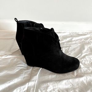 Faux Swede, Black Tie Booties, sz 8.5